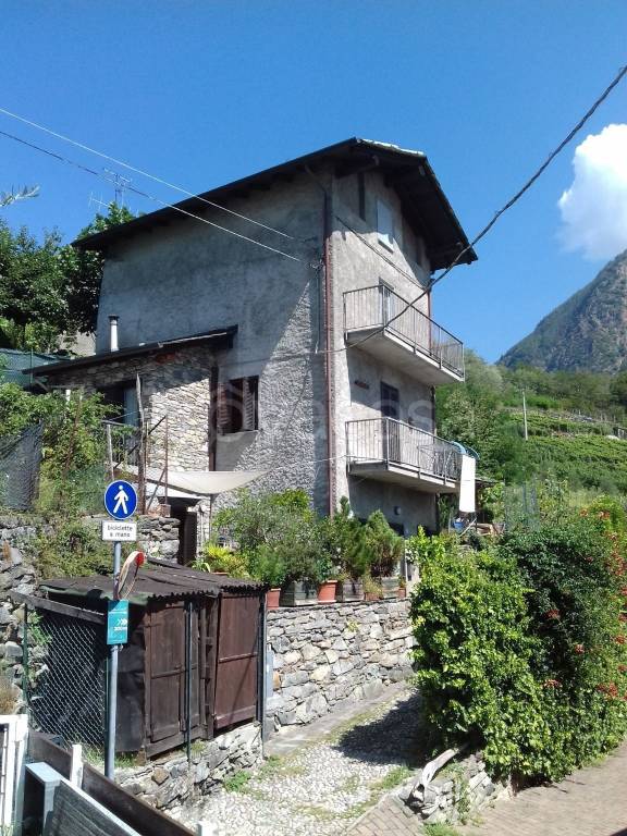 Casa Indipendente in vendita a Sondrio contrada Maioni