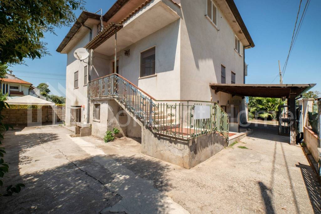 Villa in vendita a Latina strada Capograssa, 64