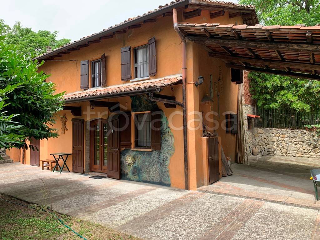 Casa Indipendente in vendita a Godiasco Salice Terme via montegarzano