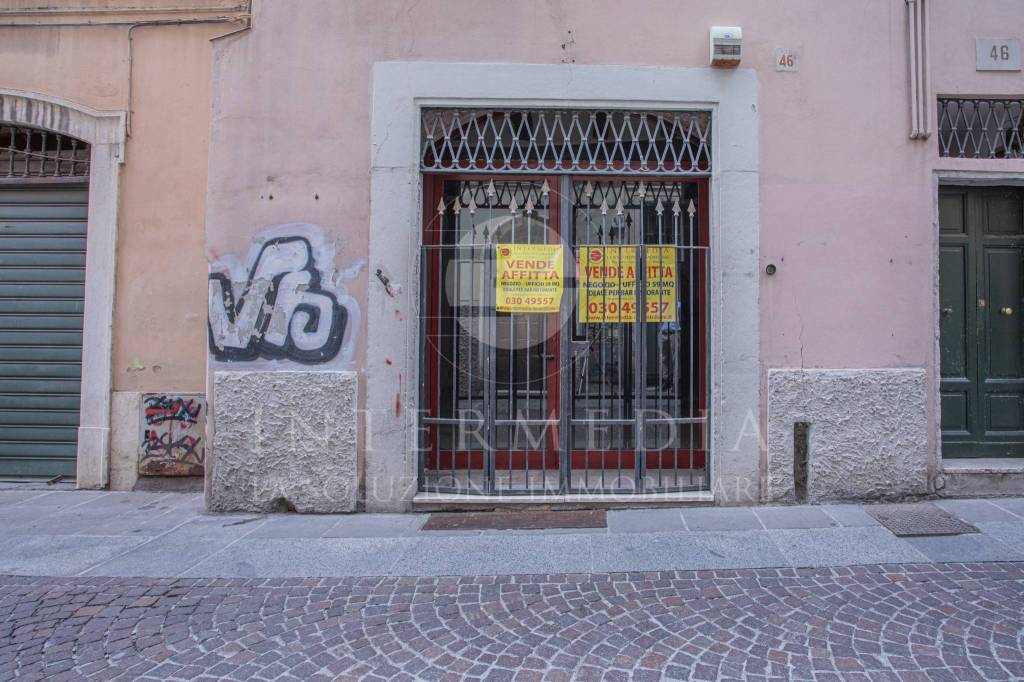 Negozio in vendita a Brescia via Carlo Cattaneo, 46