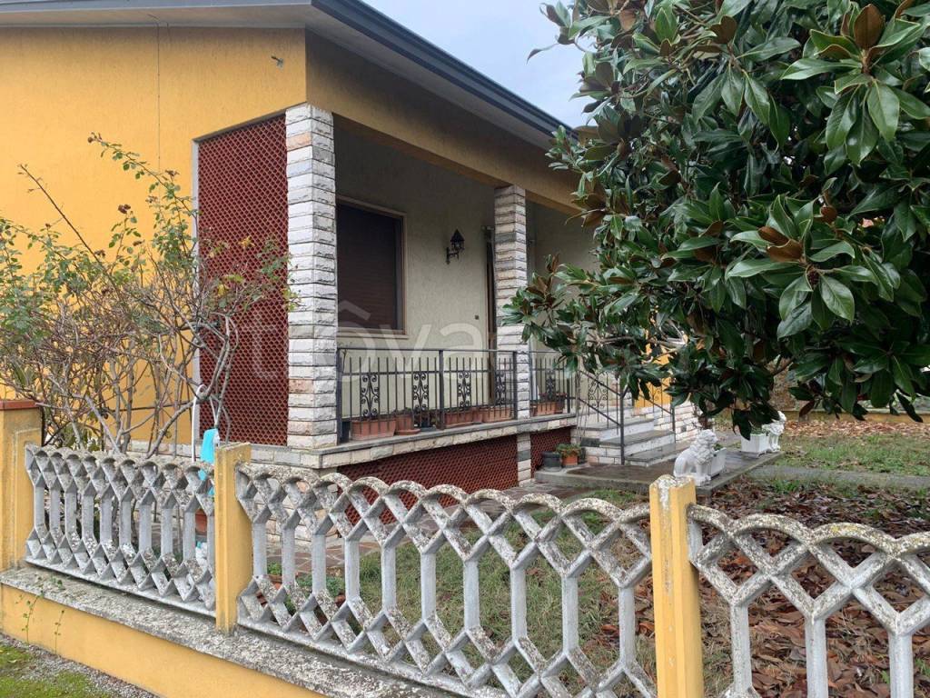 Villa in vendita a San Daniele Po