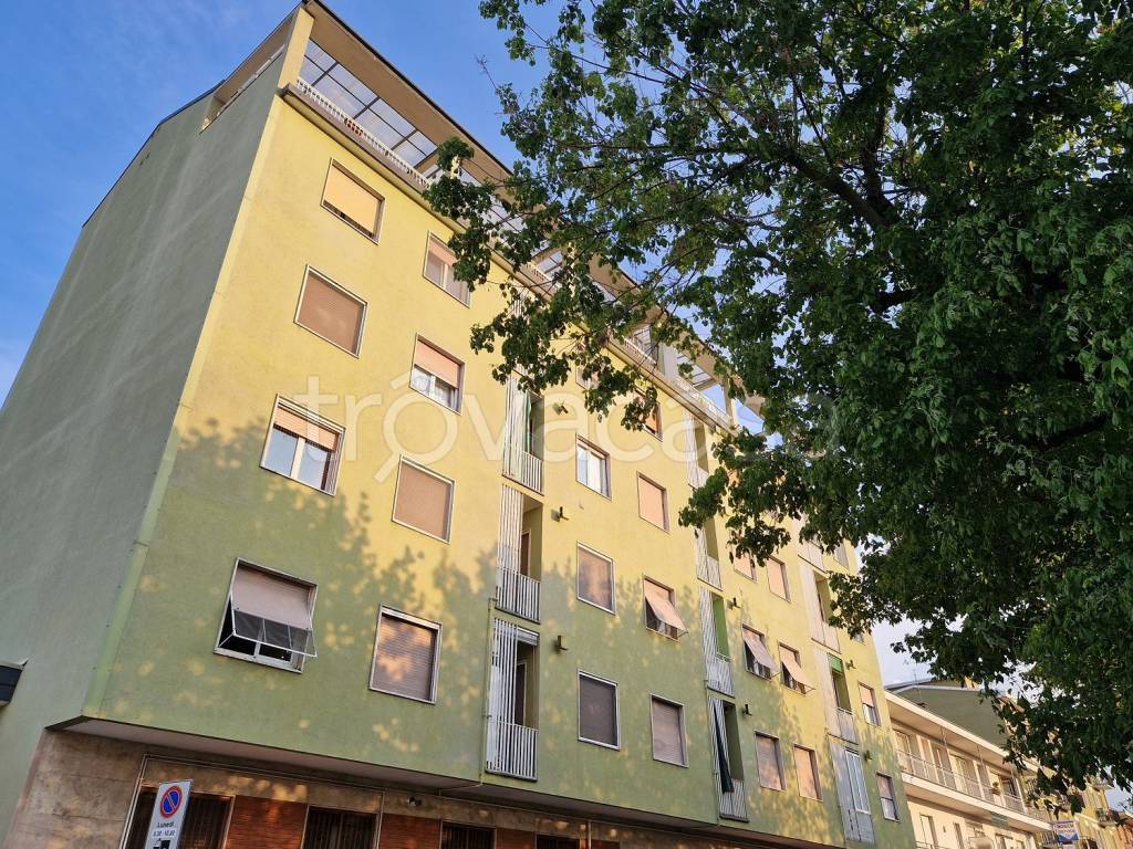 Appartamento in vendita a Cesano Boscone via Italia, 40
