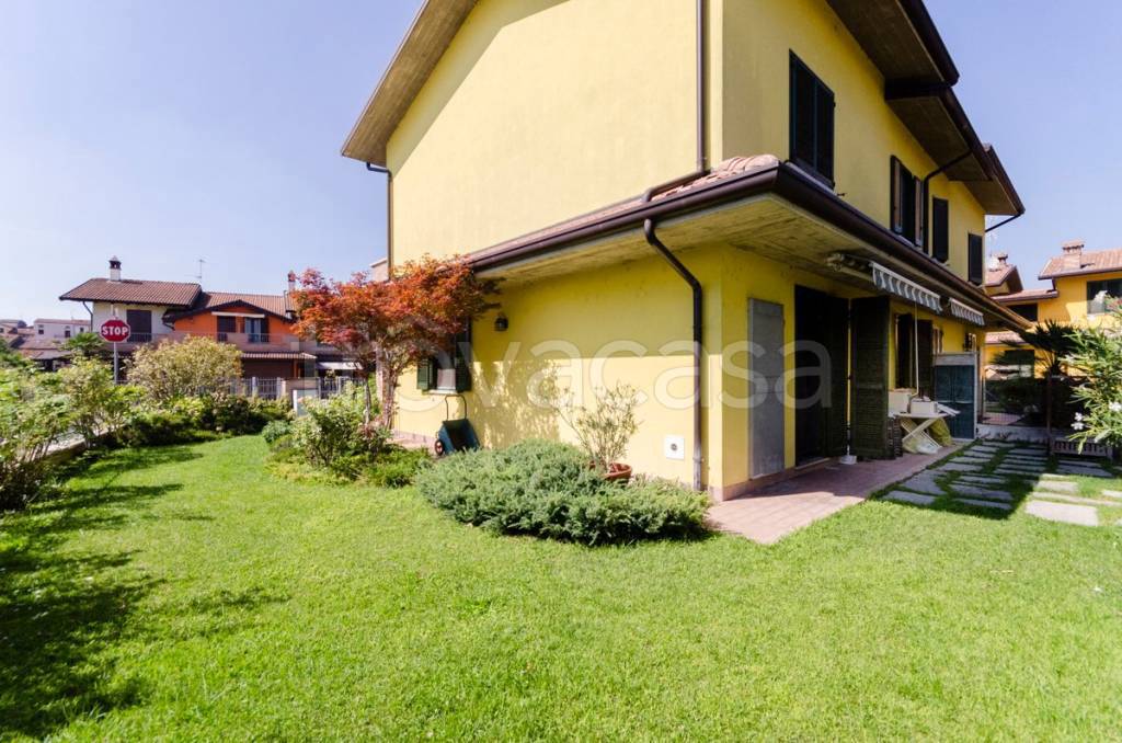 Villa Bifamiliare in vendita a Chignolo Po via Umberto Terracini, 32