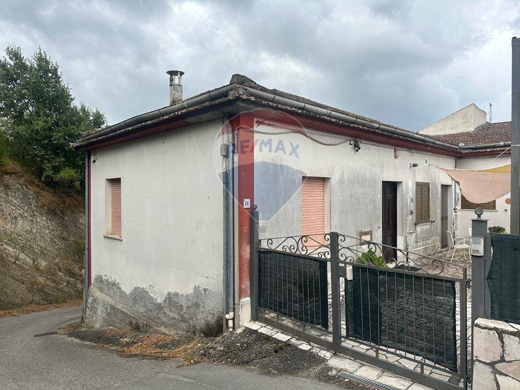 Casa Indipendente in vendita a Ceppaloni via Paradisi, 8