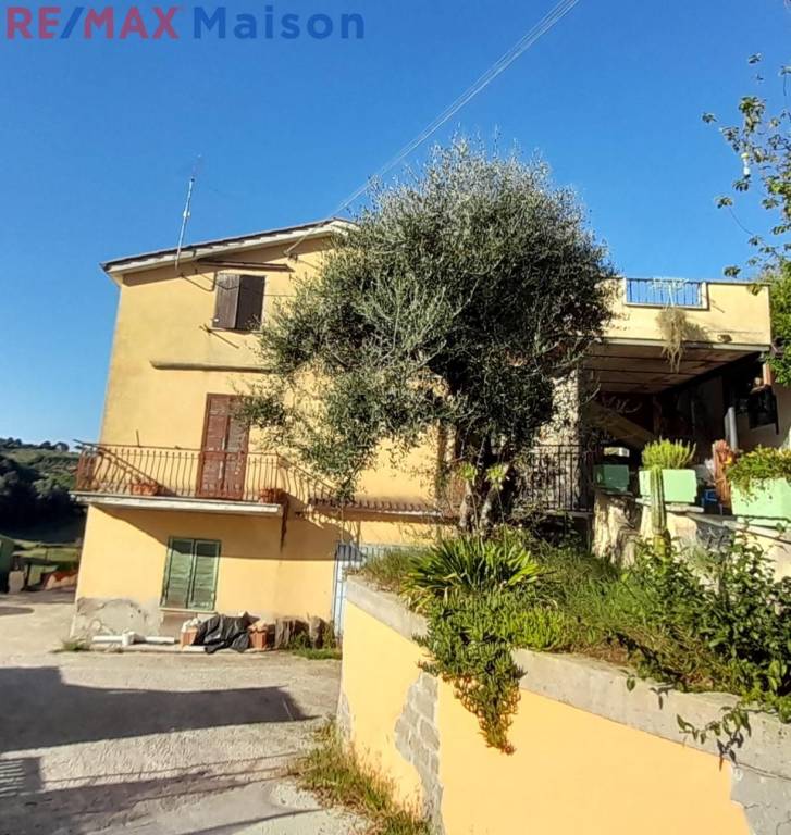 Appartamento in vendita a Nazzano via Monte San Pietro, Nazzano, Roma