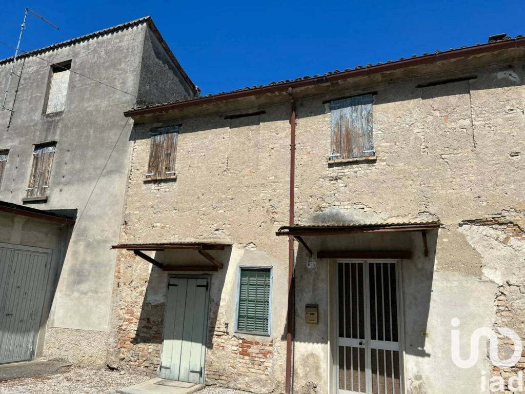 Villa in vendita a Ceresara piazza castello