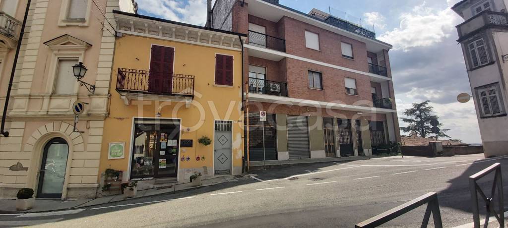 Casa Indipendente in vendita a Vignale Monferrato piazza Franco Mezzadra, 9