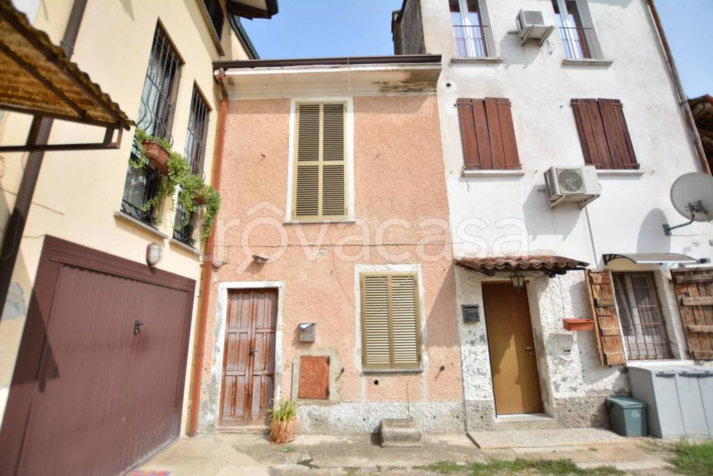 Appartamento in vendita a Chignolo Po via Cusani Visconti, 34