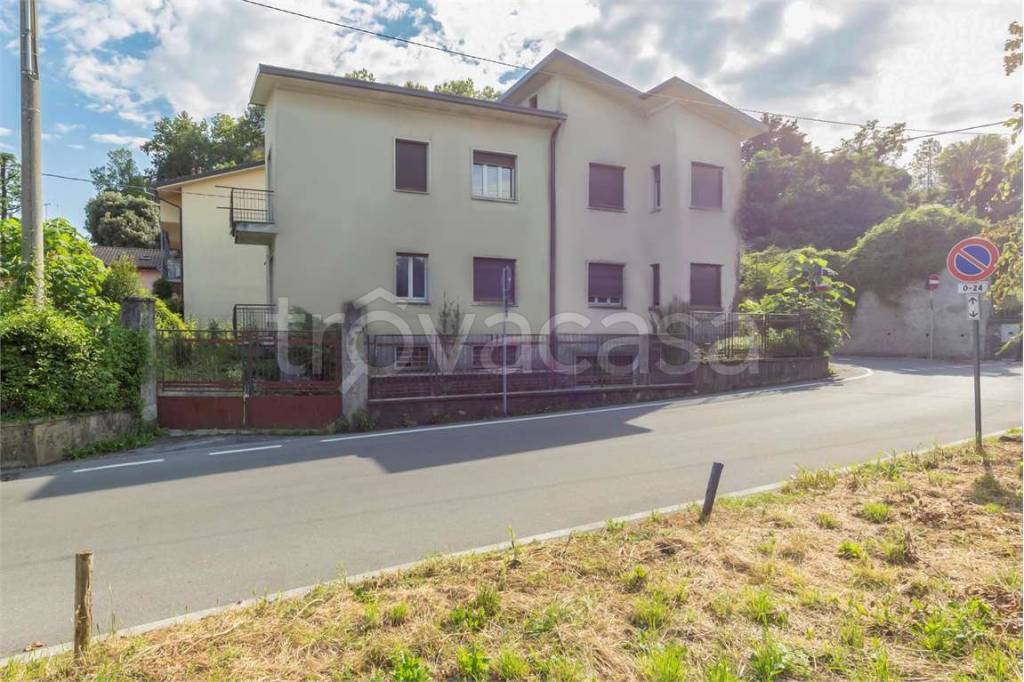 Villa Bifamiliare in vendita a Lurago d'Erba via Verdi, 5