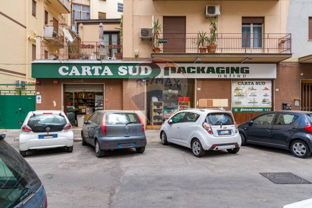 Negozio in vendita a Palermo via Alfredo Catalani, 8, 10 e 1