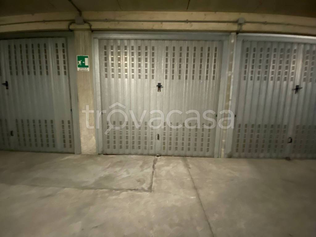 Garage in affitto a Torino via Bologna, 91