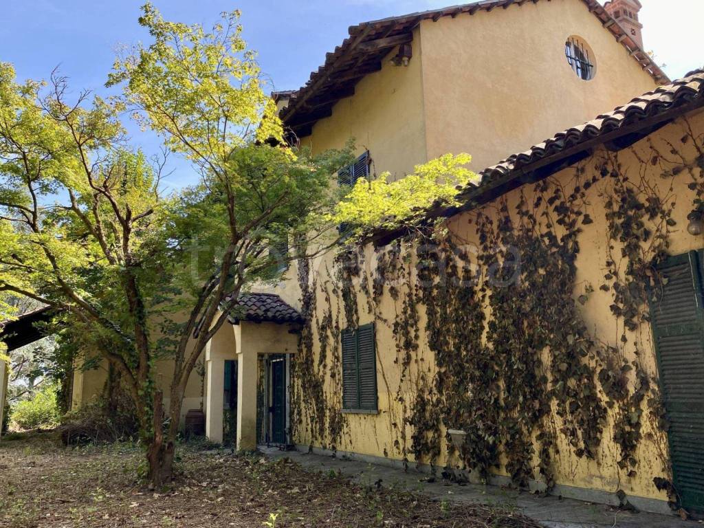 Villa in vendita a Ferrere collina San Rocco