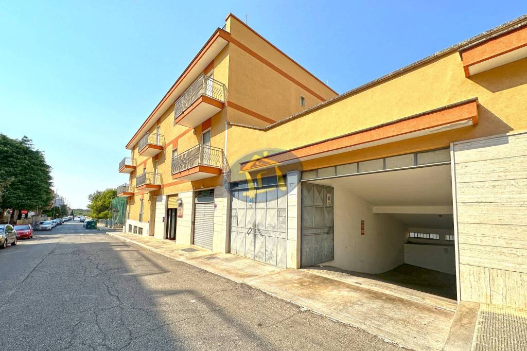 Garage in vendita a Putignano via Fratelli Morea