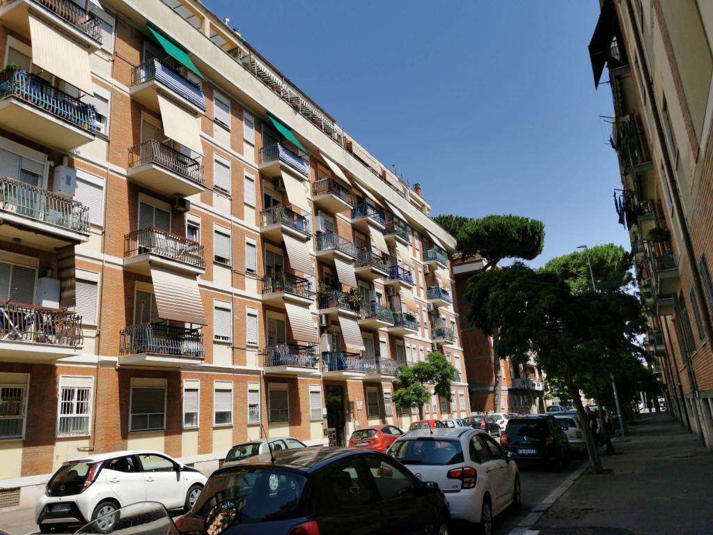 Appartamento in vendita a Roma via Angelo Olivieri, 81