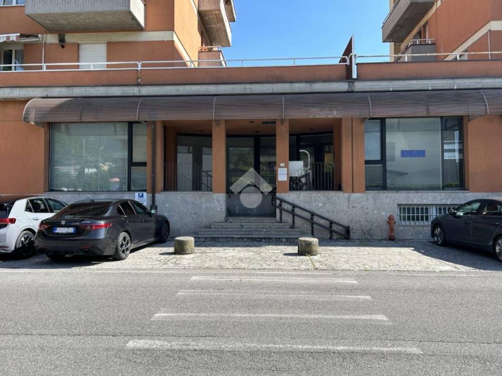 Negozio in affitto a Darfo Boario Terme via Roccole, 86