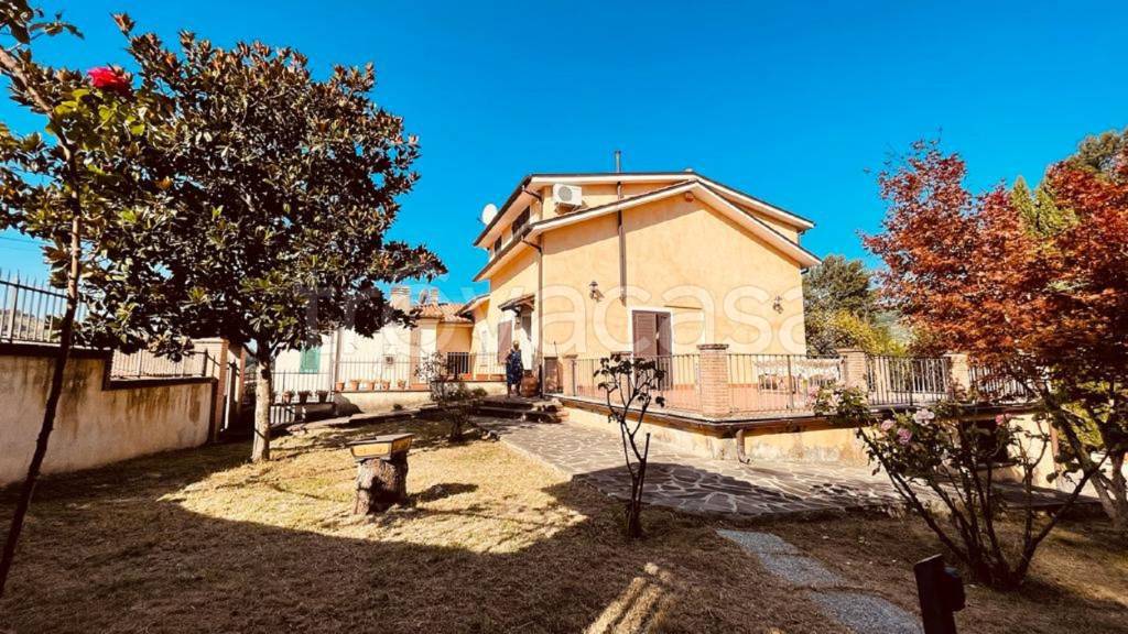 Villa Bifamiliare in vendita a Castelnuovo di Farfa via Roma