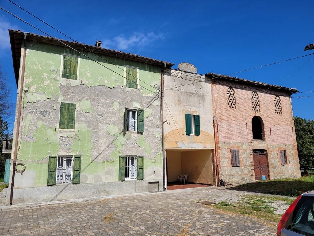 Casale in vendita a Montechiarugolo