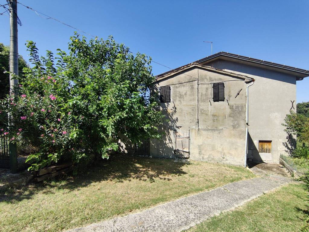 Casa Indipendente in vendita a Saludecio via roma
