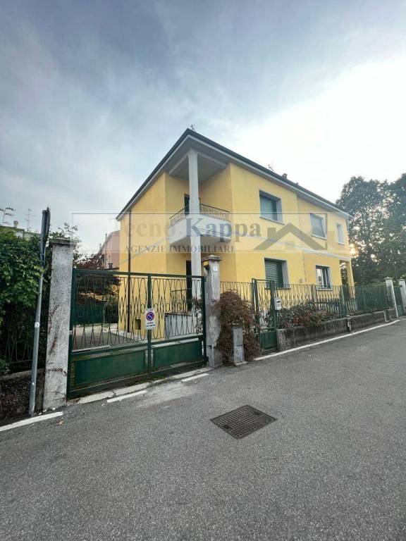 Villa Bifamiliare in vendita a Cernusco sul Naviglio via Lega Lombarda