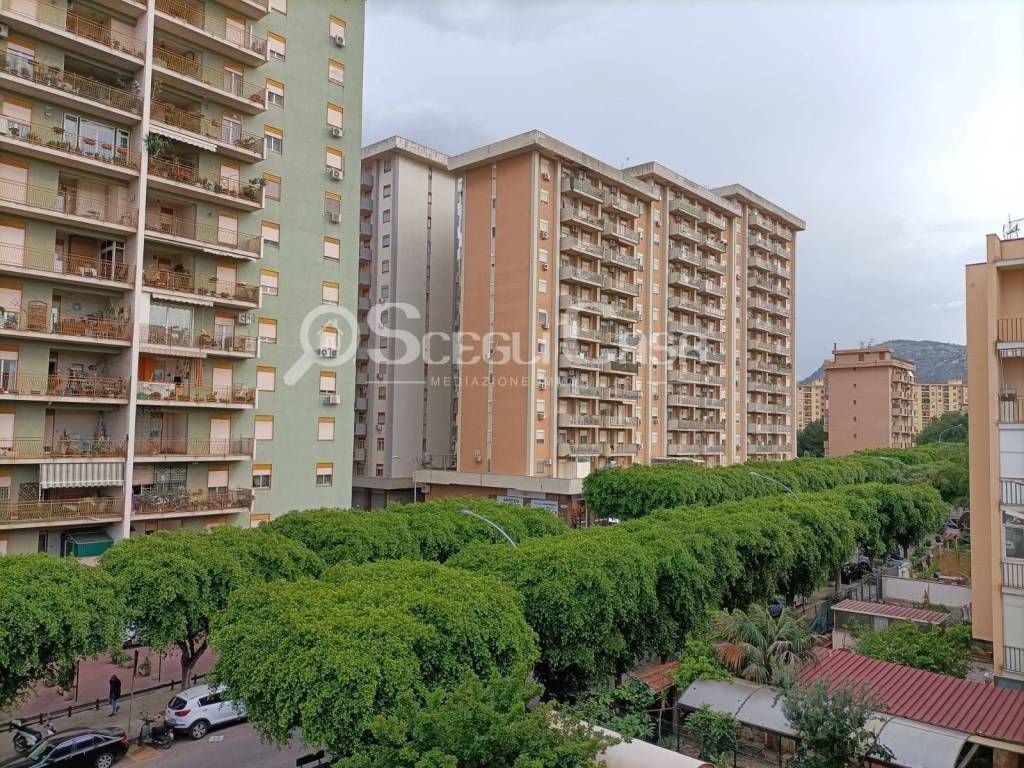 Appartamento in vendita a Palermo largo Felice Giarrusso