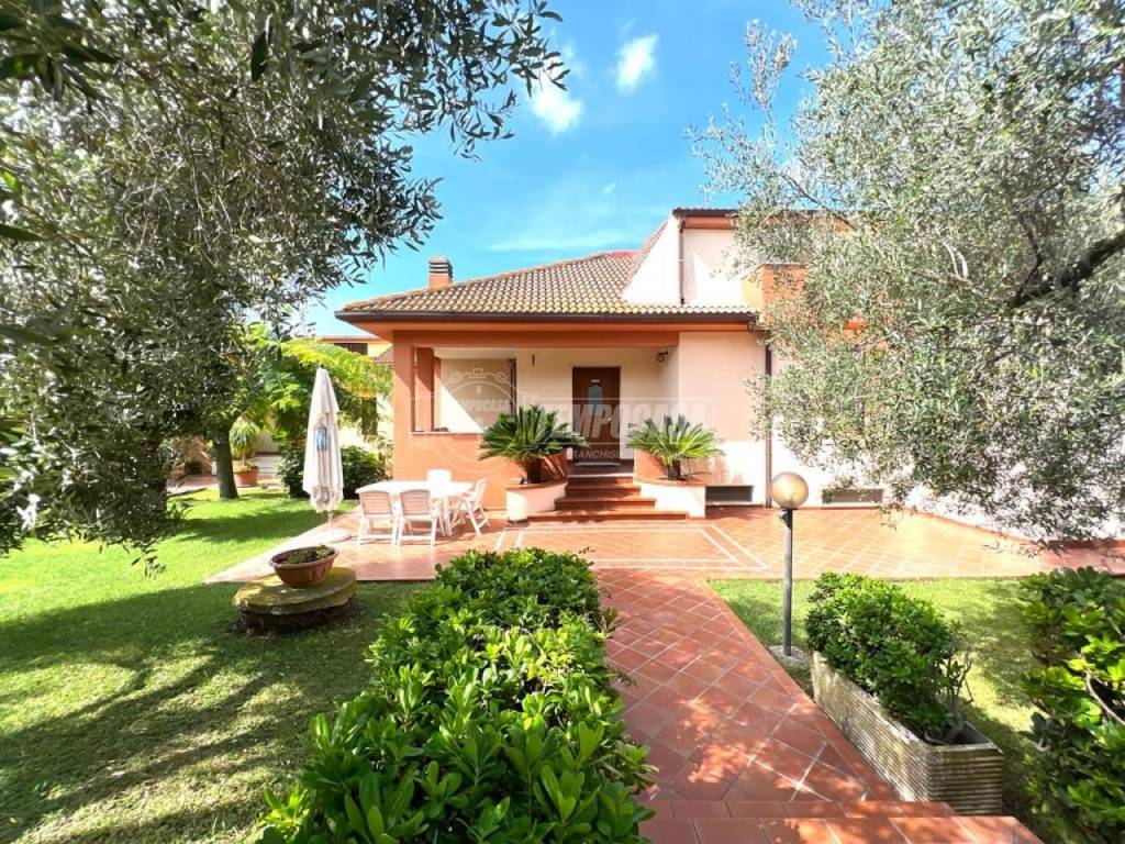 Villa in vendita a Civitavecchia via Licinio Refice