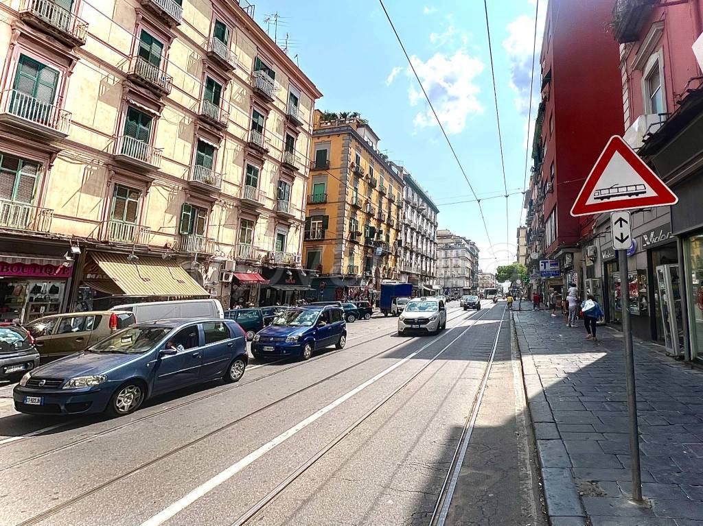 Appartamento in vendita a Napoli corso Giuseppe Garibaldi, 333