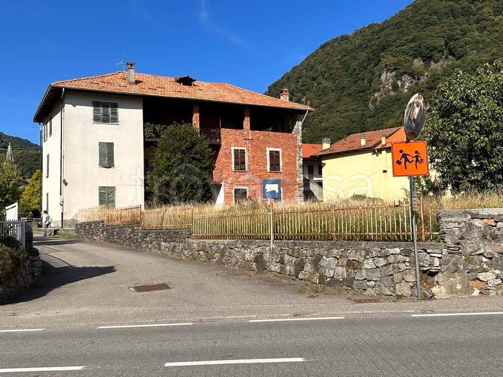Villa Bifamiliare in vendita a Varallo via Fratelli Varalli, 18
