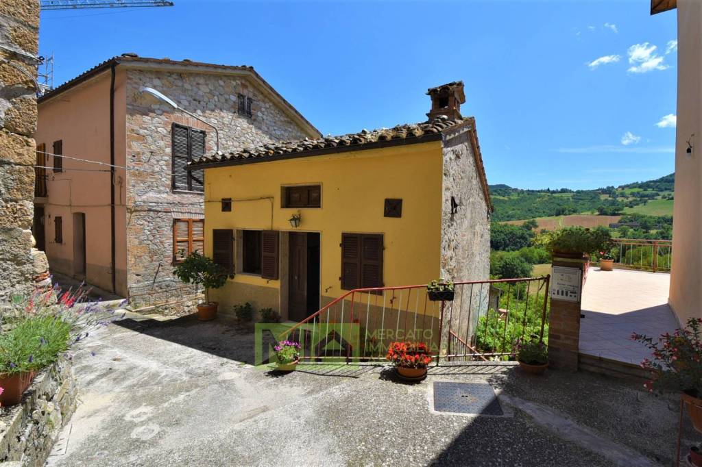 Casa Indipendente in vendita a Montefortino località Sossasso
