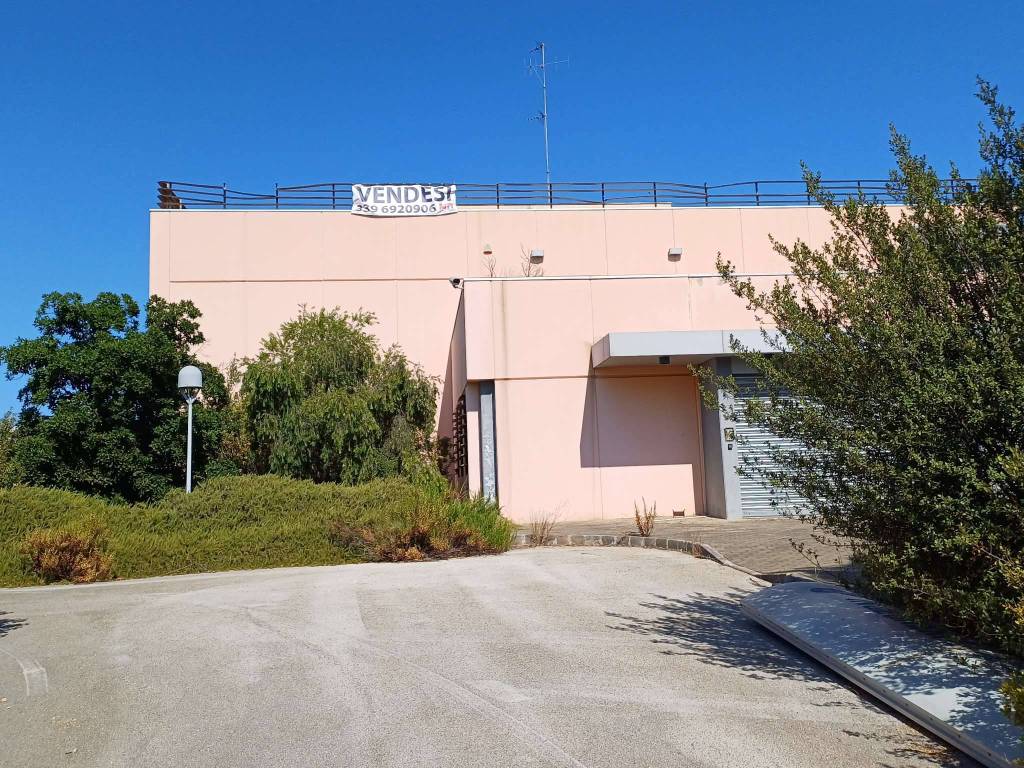 Ufficio in vendita a Bari via Bari Modugno Toritto 65