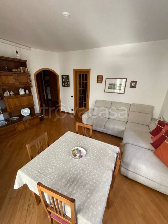 Appartamento in vendita a Villa Guardia via Don Lorenzo Milani
