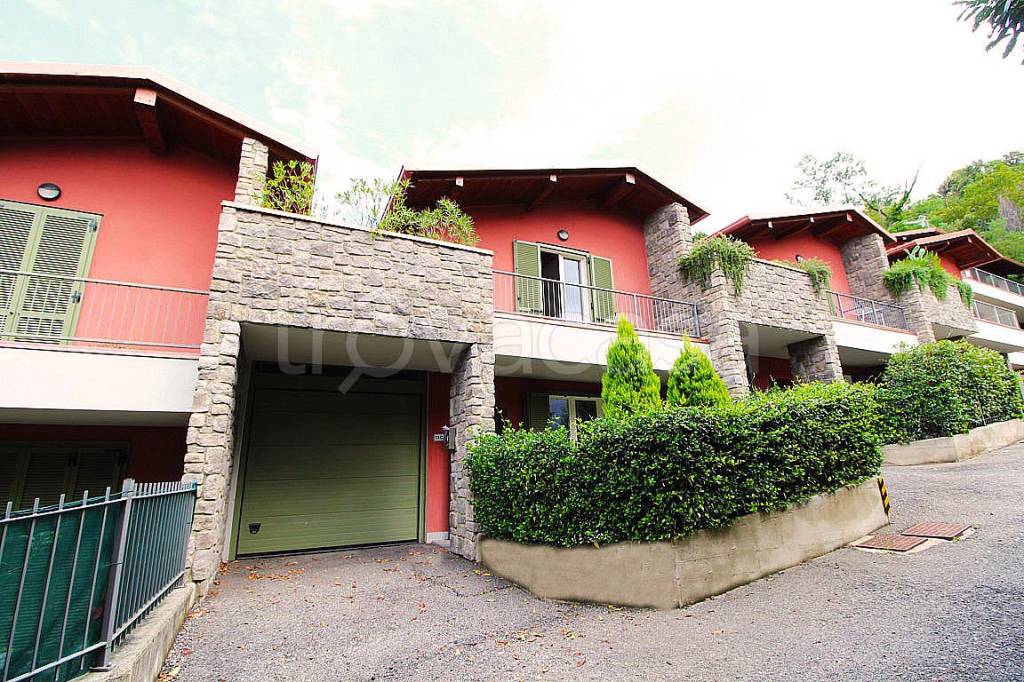 Villa a Schiera in vendita a Como via Canturina
