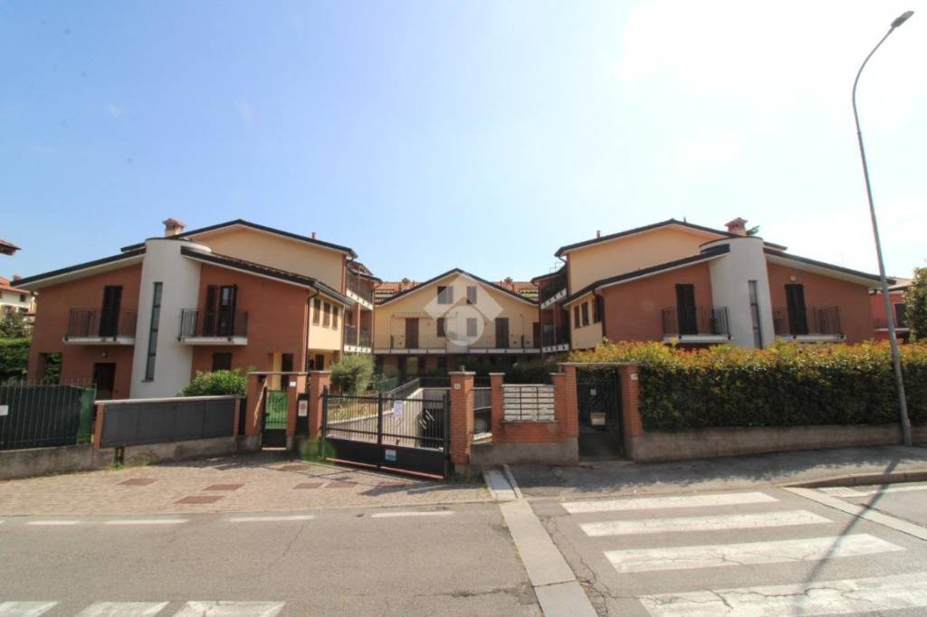 Appartamento in vendita ad Arcore via Monte Cervino