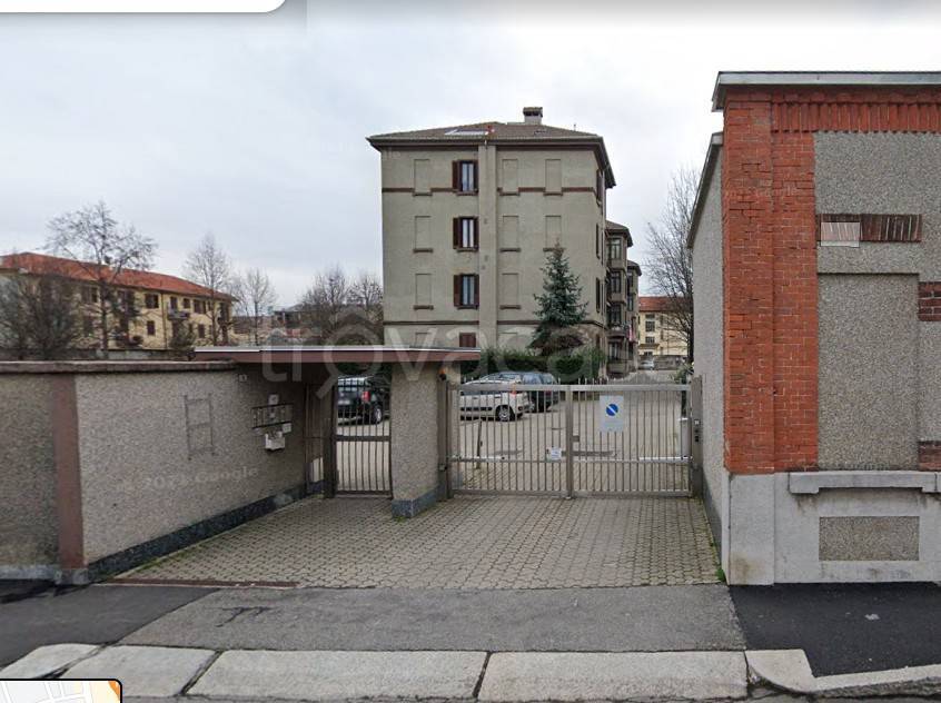 Garage in vendita a Novara via Nino Oxilia, 10