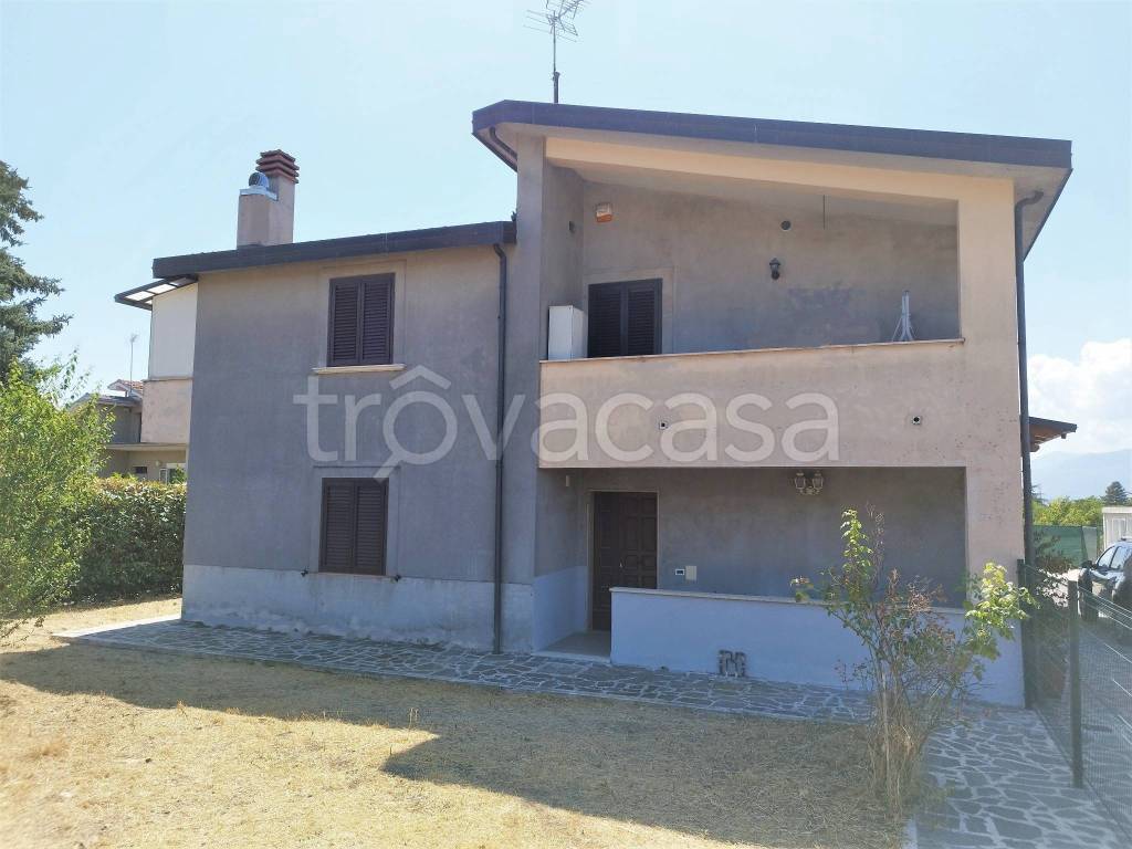 Villa Bifamiliare in vendita ad Avezzano via Caruscino