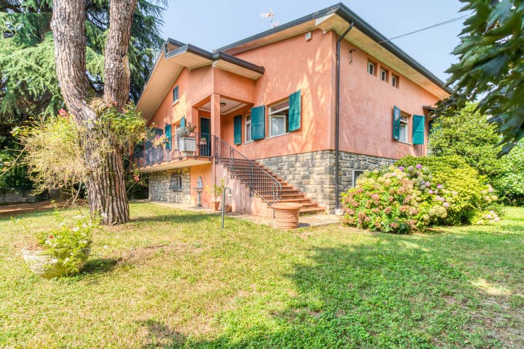 Villa in vendita a Palazzolo sull'Oglio via Santissima Trinità, 40