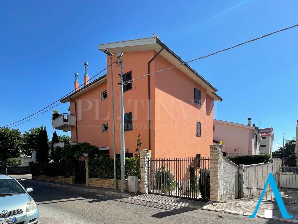 Appartamento in vendita a San Giovanni Rotondo via Alcide De Gasperi, 48