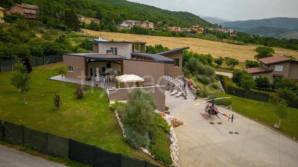 Villa in vendita a L'Aquila via delle Canapine, 10