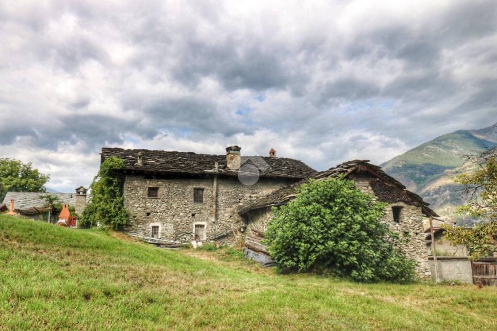 Casa Indipendente in vendita a Gressan frazione Chamen, 25