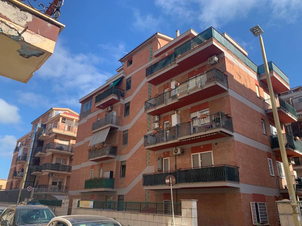 Appartamento in vendita a Roma via Alcide Pedretti