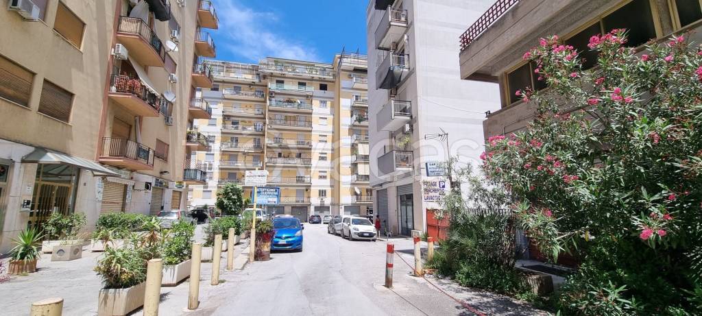 Appartamento in vendita a Palermo via Filippo Zuccarello, 19