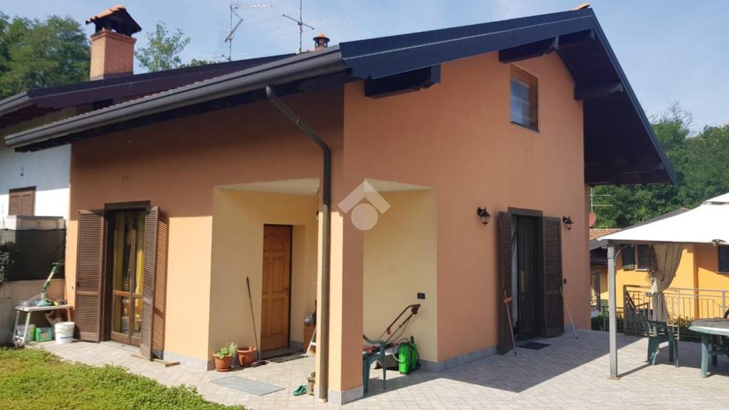 Villa Bifamiliare in vendita a Borgo Ticino via giordano bruno, 20