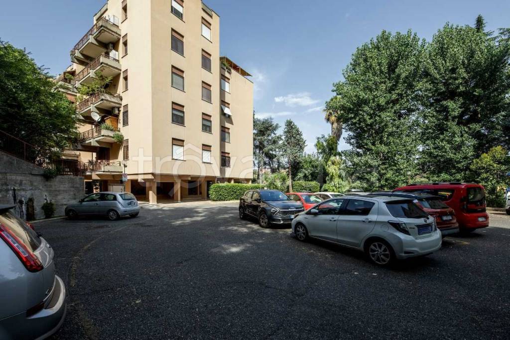 Appartamento in vendita a Roma via Mario Ridolfi, 38