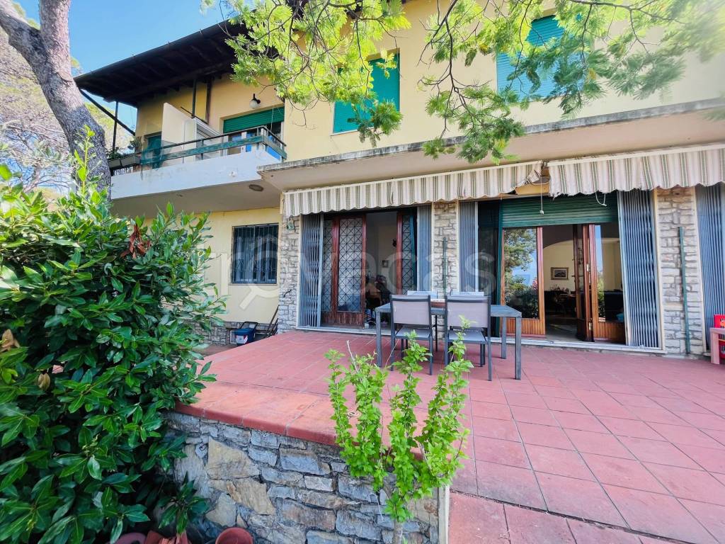 Villa Bifamiliare in vendita a Livorno via Edmondo De Amicis