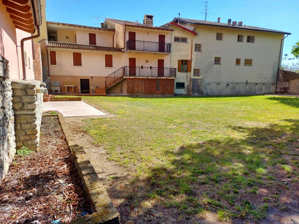 Casale in vendita a Toscolano-Maderno via Donatello, 20