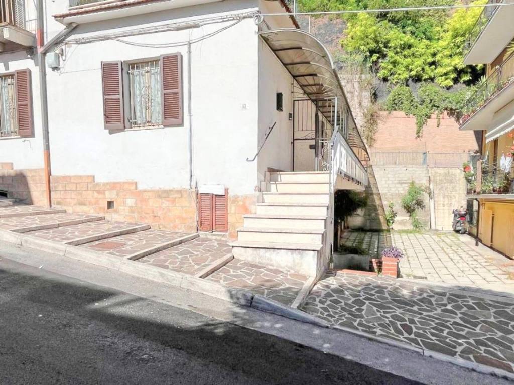Casa Indipendente in vendita a Chieti via Del Tricalle, 63