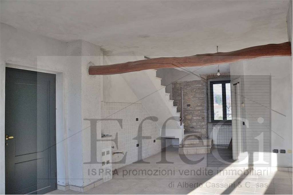 Appartamento in vendita a Besozzo via Masserano, 20