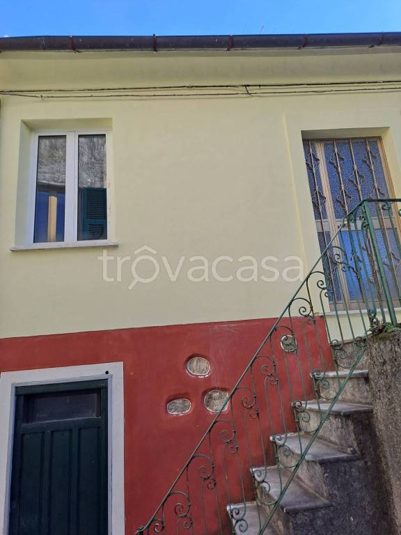 Appartamento in in vendita da privato a Borghetto di Vara via Enzo Ferrari, 10