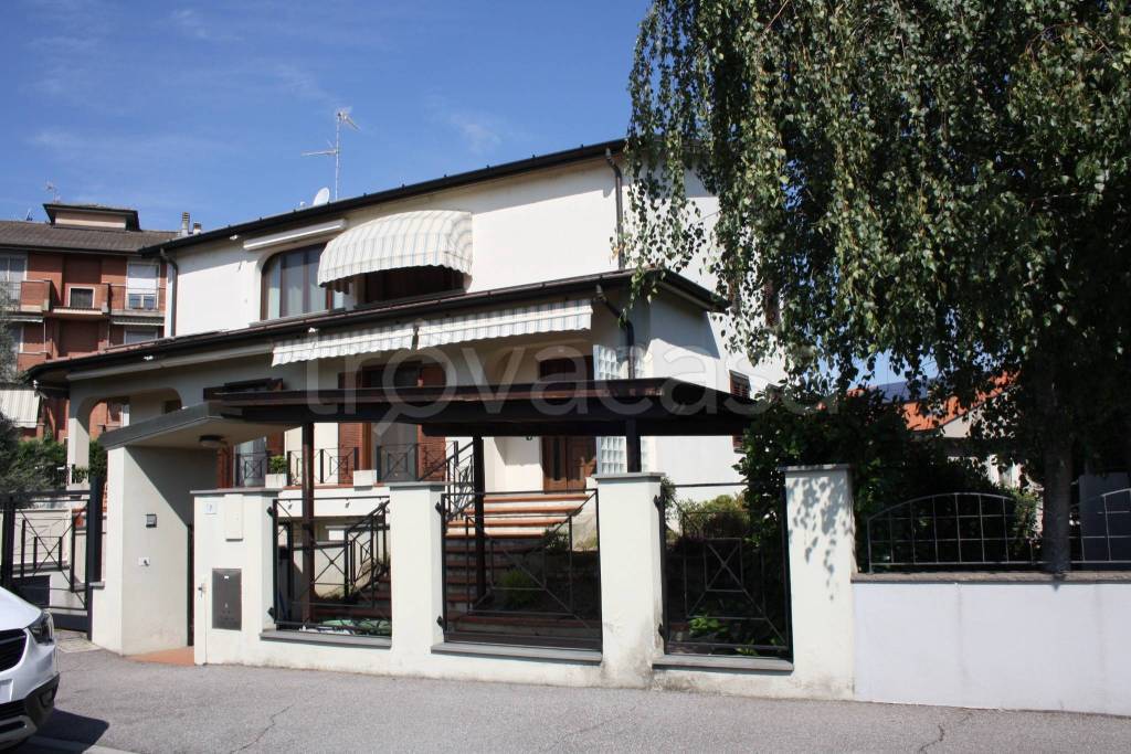 Villa Bifamiliare in vendita a Pizzighettone largo Bernardino Campi, 7