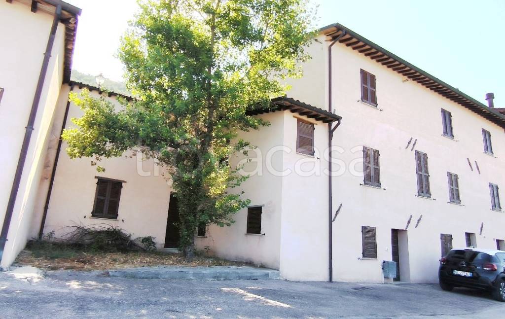 Casa Indipendente in vendita a Gualdo Tadino petroia