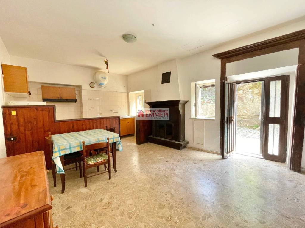 Appartamento in vendita a Tolfa via Frangipani, 59